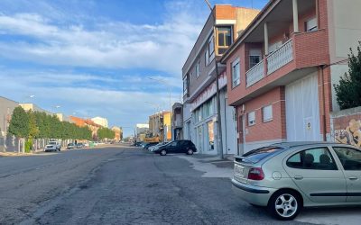 Sale a concurso público la construcción de aceras de otro tramo en la Madrid-Coruña y el cuadro de alumbrado de la calle La Forti