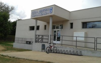 Apertura de la piscina climatizada y comienzo de los cursos de natación en La Bañeza