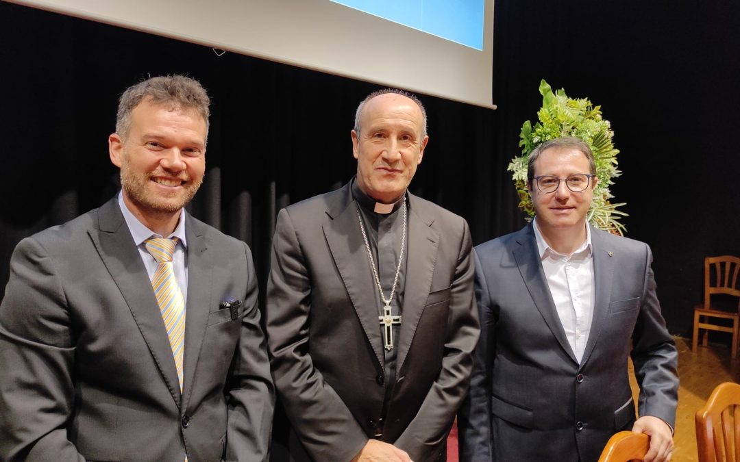 Jairo Álvarez presenta en el Teatro Diocesano su libro “Palacio Gaudí Astorga”, la obra de investigación más amplia sobre el monumento