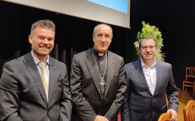 Jairo Álvarez presenta en el Teatro Diocesano su libro “Palacio Gaudí Astorga”, la obra de investigación más amplia sobre el monumento