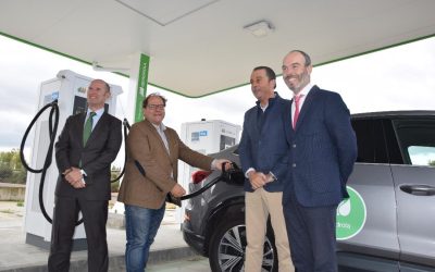 Iberdrola inaugura el primer gran parque de recarga ultrarrápida para vehículos eléctricos en La Bañeza
