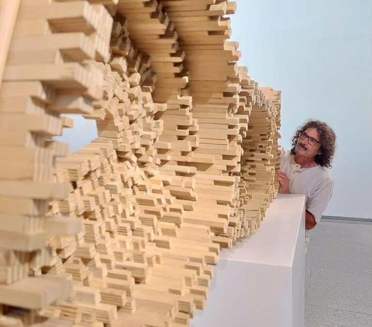 El Museo de los Pueblos abre sus puertas a la mágica obra de Santocildes, el gran maestro leonés del arte en madera