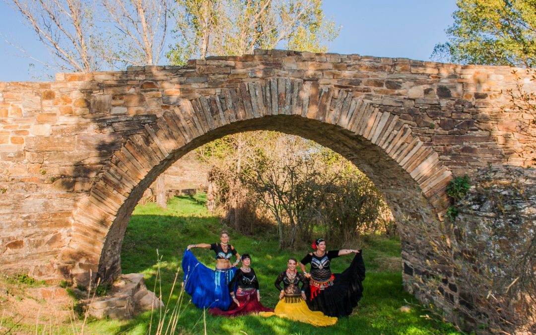 La flashmob de danza tribal vuelve a unir a mujer de Astorga y La Bañeza con bailarina de todo el mundo