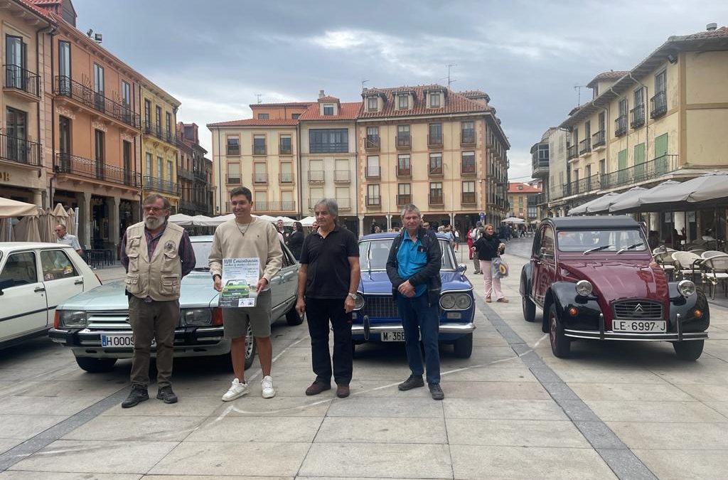 Casi cien vehículos clásicos y 150 participantes se unen a la concentración que acoge Astorga este domingo