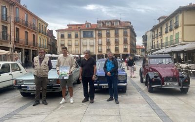 Casi cien vehículos clásicos y 150 participantes se unen a la concentración que acoge Astorga este domingo