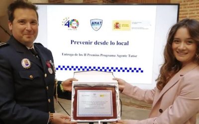 El agente tutor de Astorga, Roberto Bermejo, premiado por el taller de ciberseguridad
