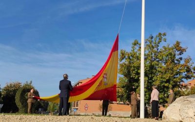 La bandera luce renovada en la rotonda de La Eragudina