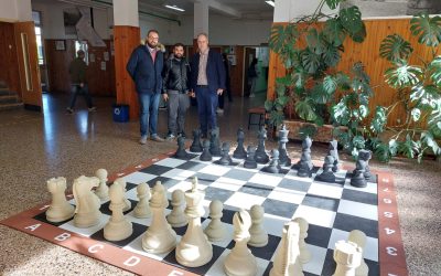 Un ajedrez gigante en el IES Vía de la Plata