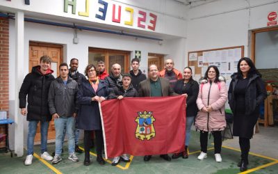 Los alumnos del programa ‘Perix VII’ rehabilitan las antiguas escuelas de San Julián y la fachada del museo de la Alubia y construyen los vestuarios en el aparcamiento de camiones