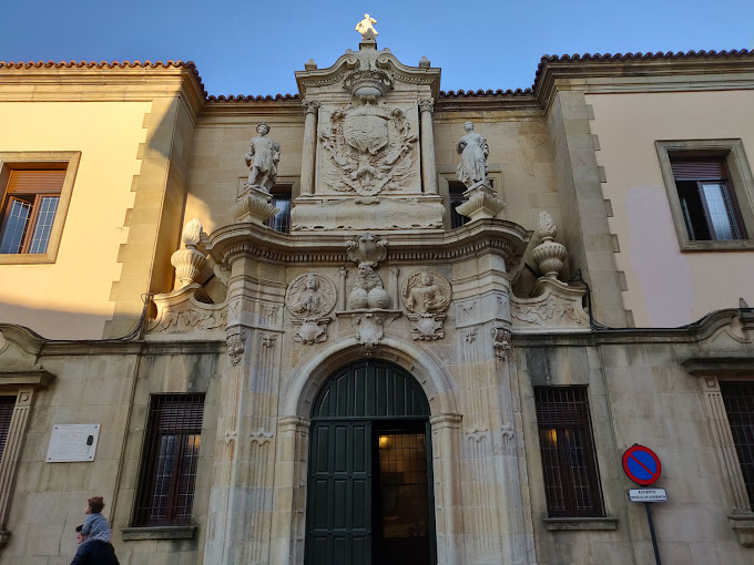 Tres años de cárcel para una pareja que estafó 140.000 euros a un sacerdote octogenario leonés