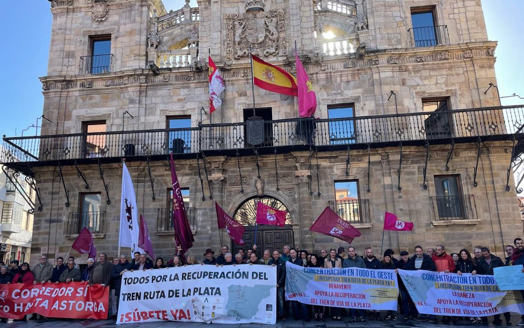 Asociaciones ferroviarias leonesas asisten a los actos sobre la reapertura de la Ruta de la Plata en Plasencia