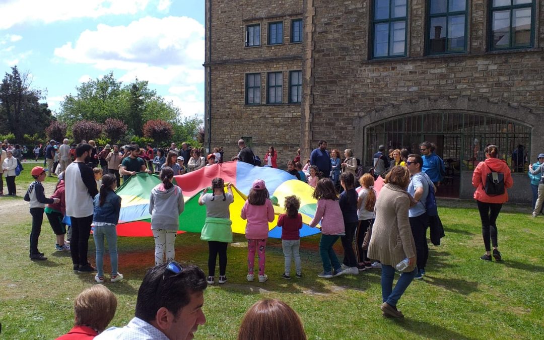 Un centenar de jóvenes participan en el encuentro diocesano que se celebra en Veguellina