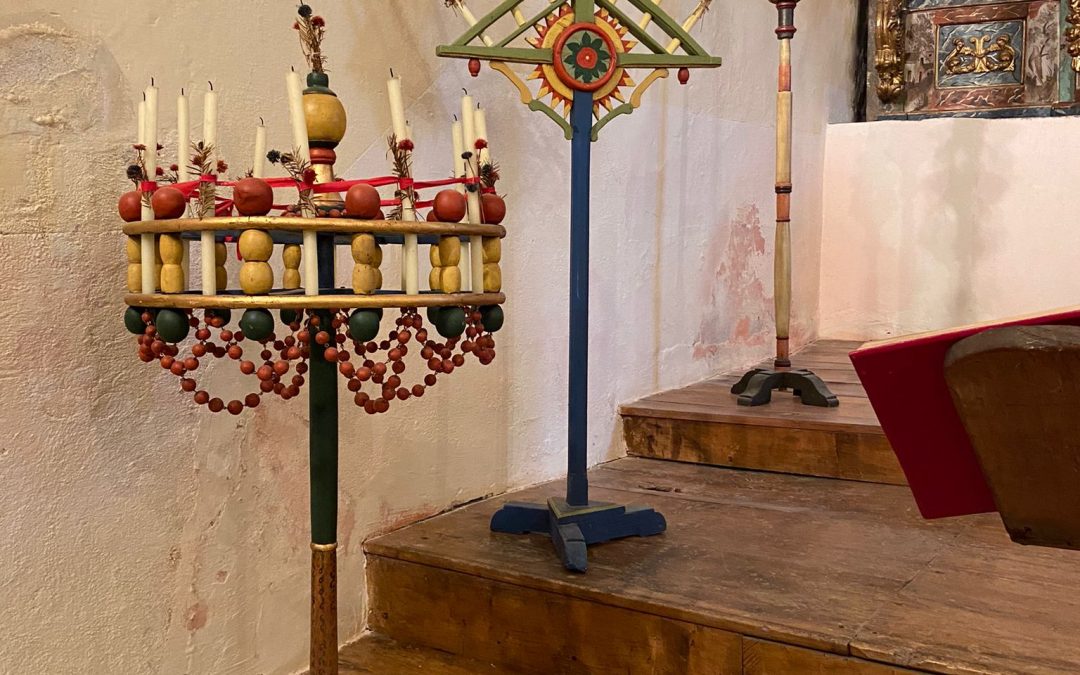 La Comunal acoge una conferencia sobre los ramos de Navidad