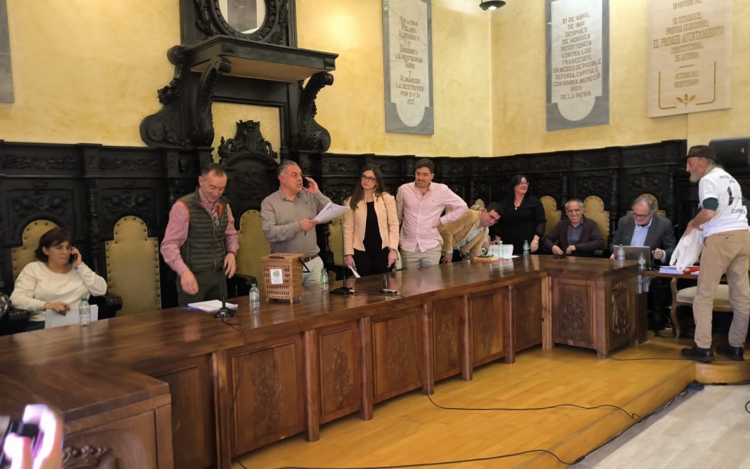 El Pleno da luz verde a las nuevas ordenanzas de solares y natalidad, a la adscripción del antiguo ambulatorio y a la eliminación del peaje de la autopista
