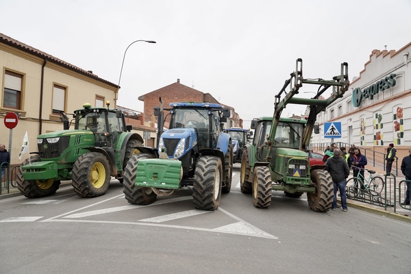 Doscientos tractores secundan la movilización de UCCL en Santa María del Páramo