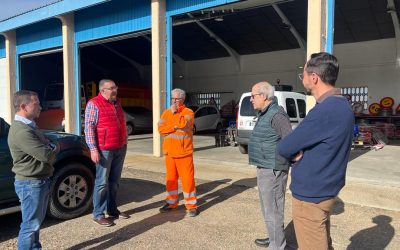El vicepresidente de la Diputación de León visita a las brigadas de los Parques Móviles de Ponferrada y Astorga para «agradecerles su esfuerzo»