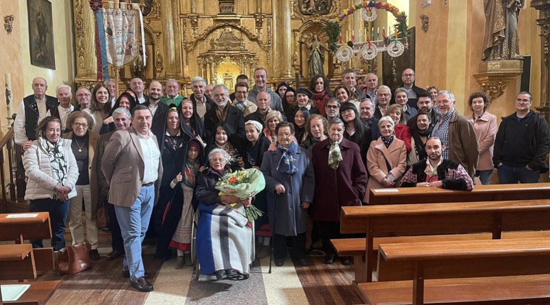 Hospital de Órbigo canta el cumpleaños feliz a Evangelina Calzado en su 100 aniversario