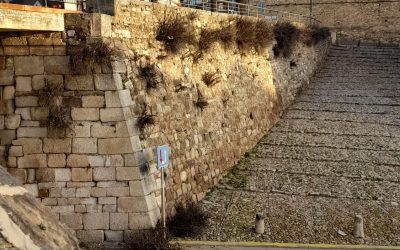 El Ayuntamiento lanza un plan de mantenimiento urbano de la plaza de San Roque, donde pretende recuperar el proyecto del ascensor