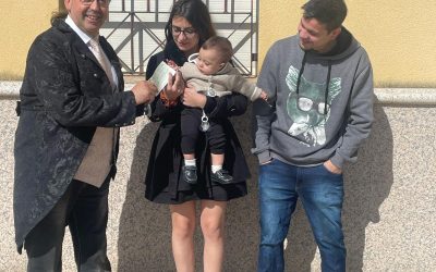 Valderrey entrega una nueva ayuda a la natalidad