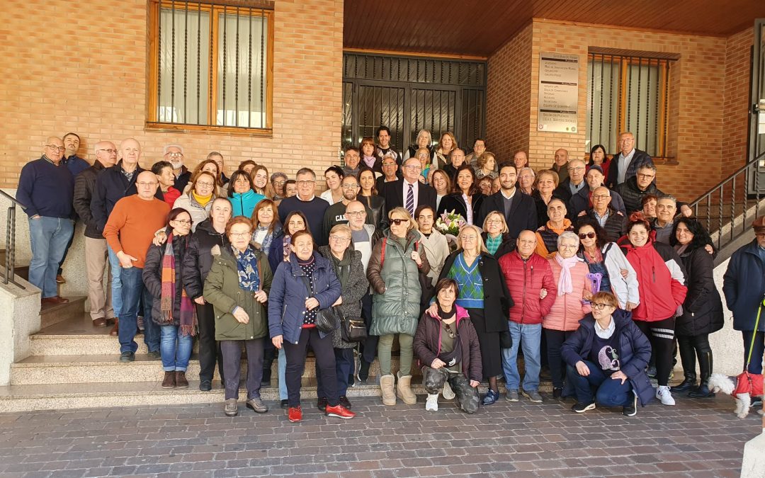 Santa María del Páramo reconoce al médico Fernando Rodríguez Mielgo por su dedicación durante 40 años