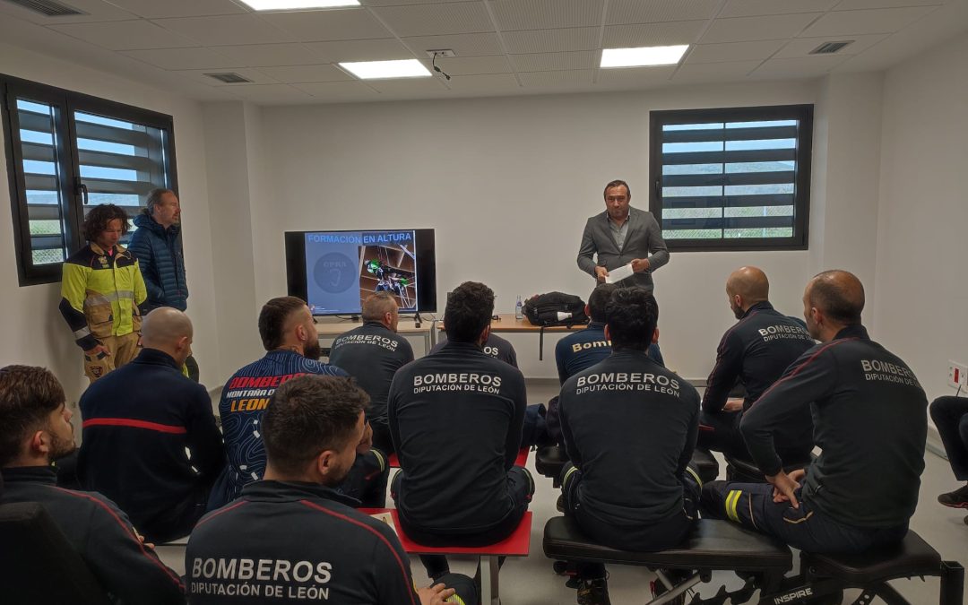 Los bomberos de Celada participan en un curso de técnicas básicas de rescate