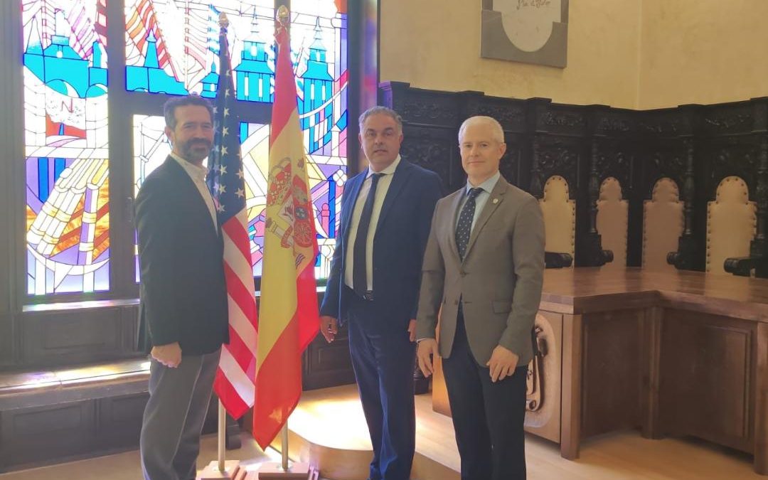El consejero de Diplomacia Pública de la Embajada de EEUU visita Astorga