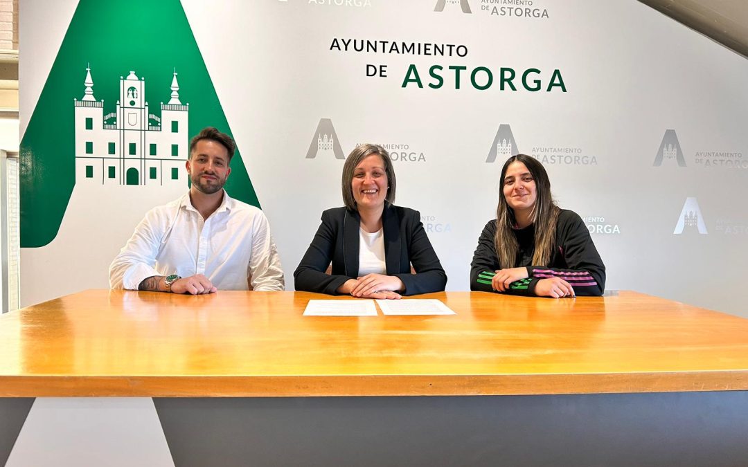 El Ayuntamiento y Astures y Romanos firman un convenio de 50.000 euros