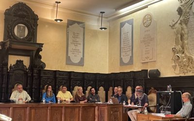 El alcalde suspende el pleno tras recibir los reproches de la oposición y el público por el artículo contra el periodista Eloy Rubio