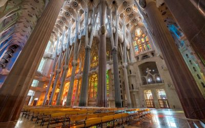 El obispo de Astorga preside la misa por el 172 aniversario del nacimiento de Gaudí