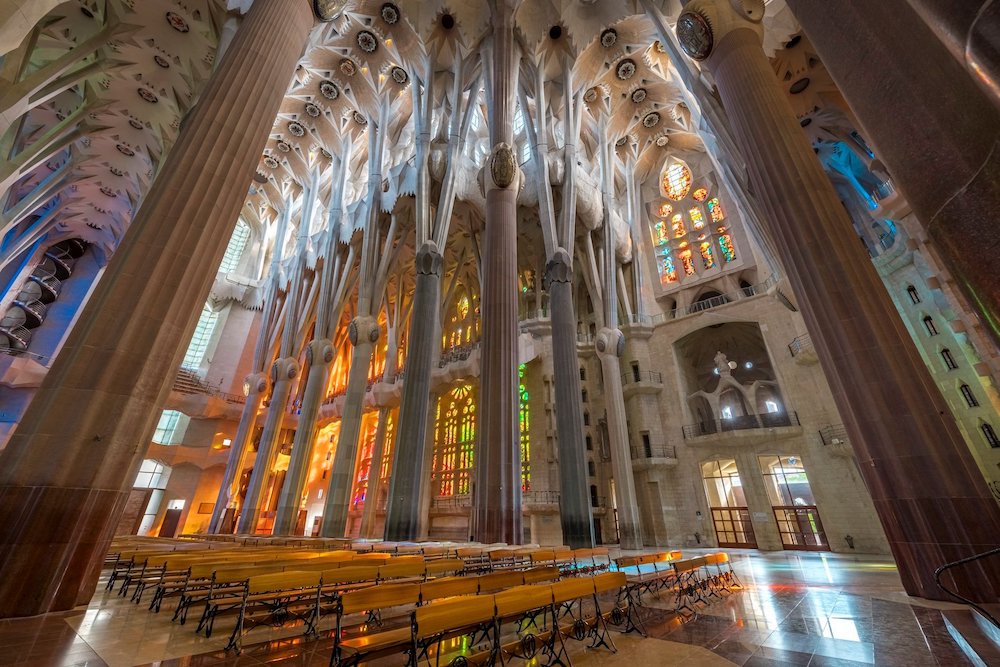 El obispo de Astorga preside la misa por el 172 aniversario del nacimiento de Gaudí