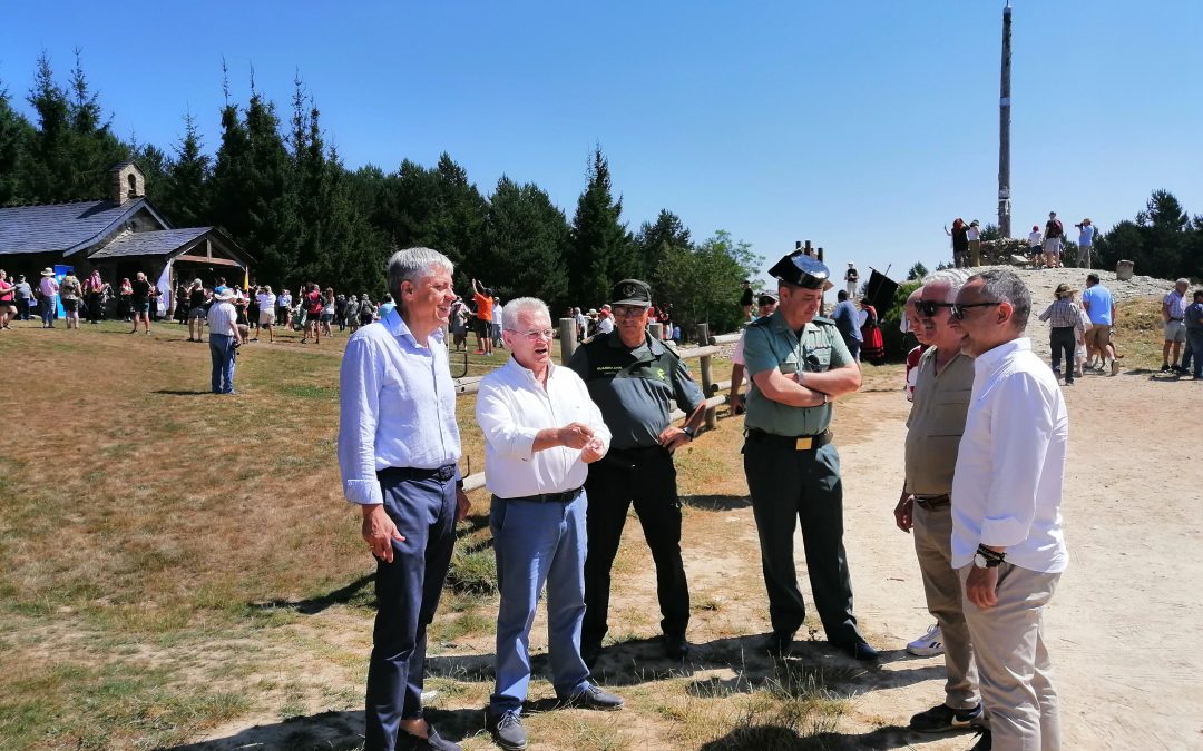 La Romería de la Cruz de Ferro vuelve a honrar a Santiago Apóstol en este lugar tan emblemático del Camino