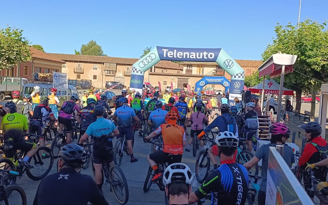 Los amantes de la bicicleta recorren la Ribera del Órbigo en la Don Suero Bike 2024