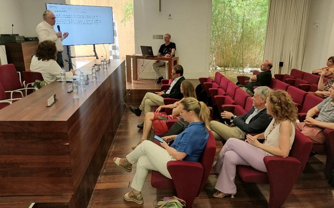 La Junta explica a los técnicos el instrumento de planificación urbanística clave para ordenar la actividad productiva en el medio rural