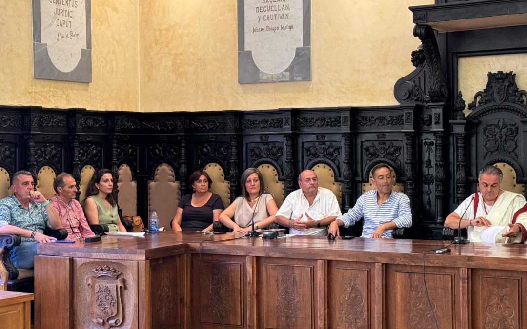 El pleno de Astorga aprueba el pago de facturas atrasadas y se centra en los ruegos y preguntas