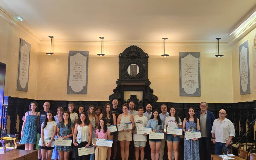 El ayuntamiento de Astorga concede 14 becas a los alumnos que destacan por su ‘esfuerzo escolar’