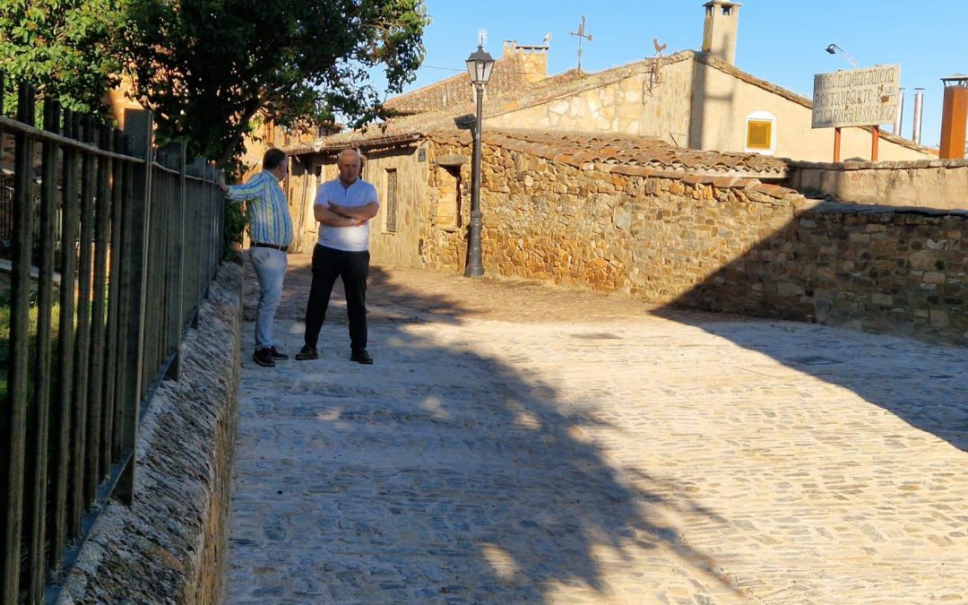 Finalizan las obras del entorno del consultorio de Castrillo de los Polvazares