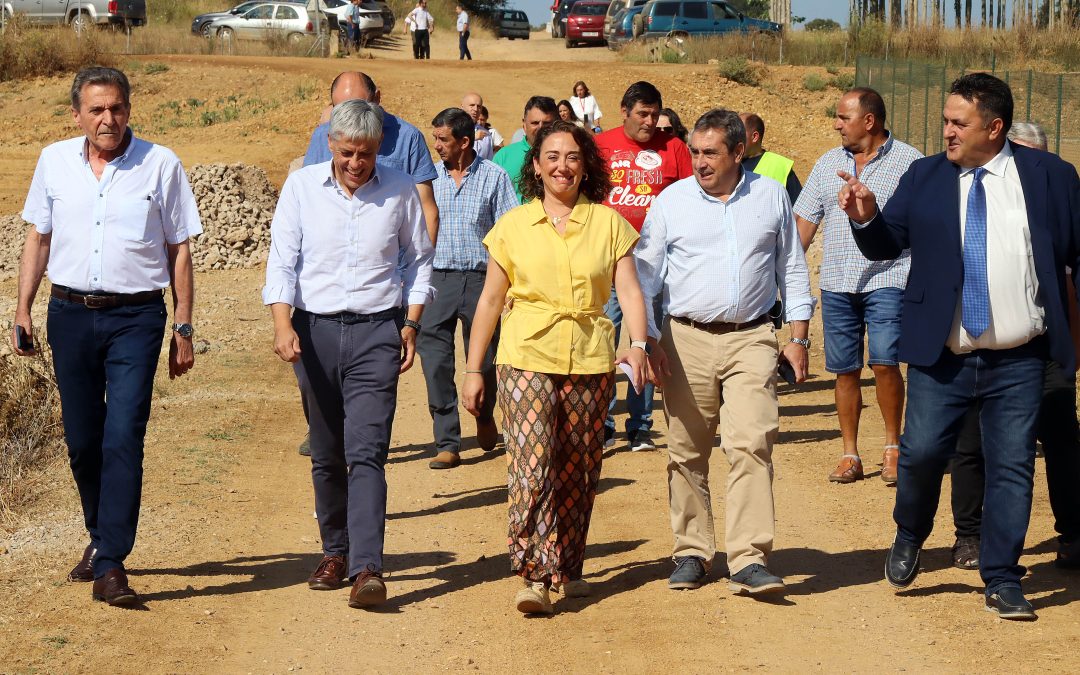 La consejera de Agricultura visita las obras de modernización del regadío de la Comunidad de Regantes del Canal Alto de Villares