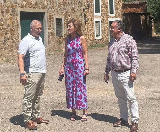 La directora general de la Vivienda visita Castrillo de los Polvazares donde se inicia la licitación de una obra de interés arquitectónico