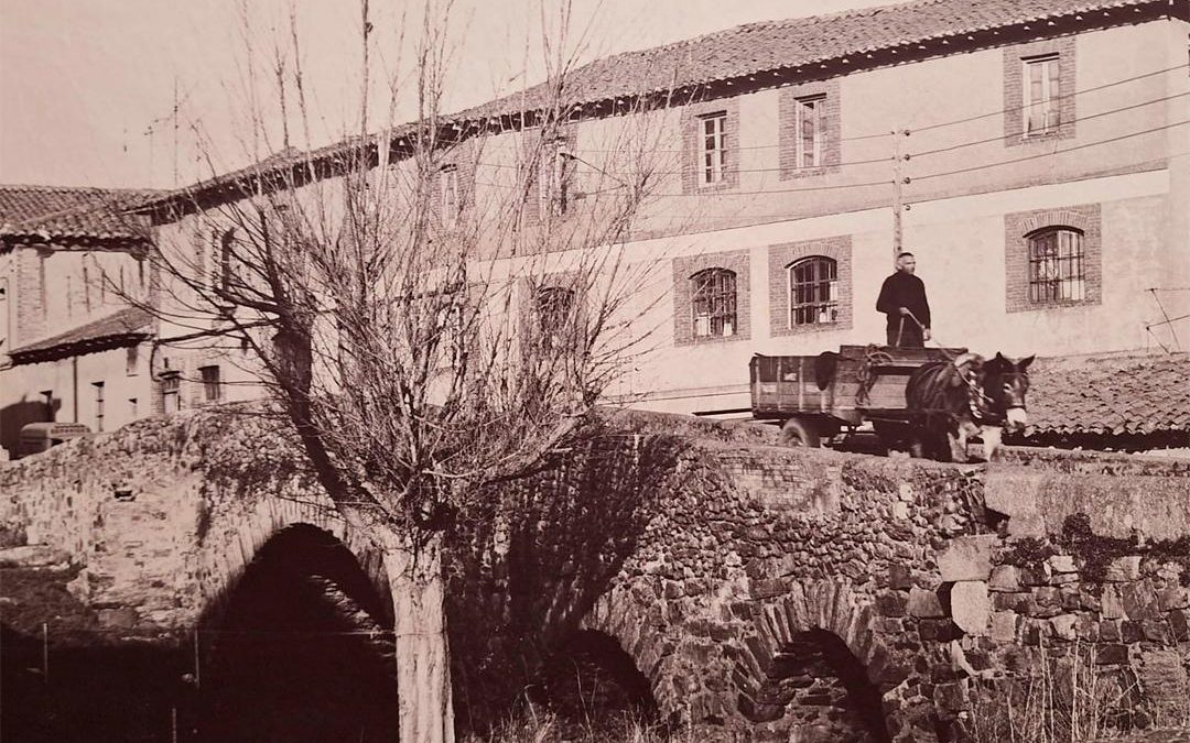 Presentación del Memorial de Benavides de Órbigo a S. M. Carlos I y apertura de una exposición sobre los puentes y la peregrinación