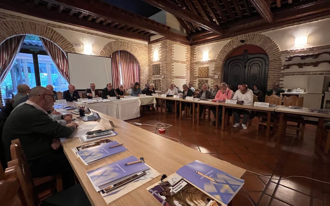 El Camino Francés reivindica la figura del peregrino frente al turista y apuesta por un futuro más seguro en su Asamblea Extraordinaria en Carrión de los Condes