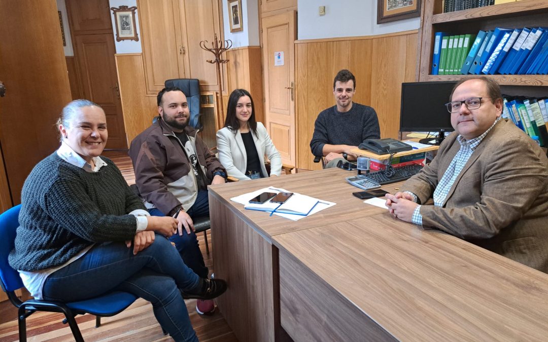 El Ayuntamiento de La Bañeza y su Banda Municipal planifican actividades y la celebración de Santa Cecilia