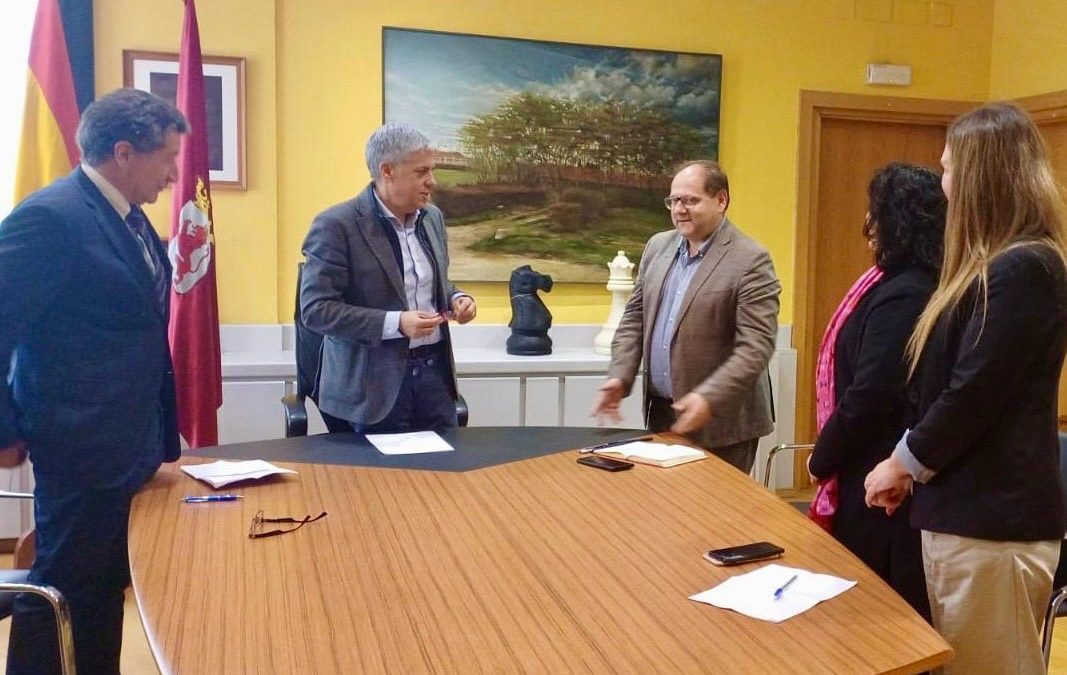 El Ayuntamiento de La Bañeza y la Junta trabajan para mejorar el entorno y el centro de salud de la ciudad