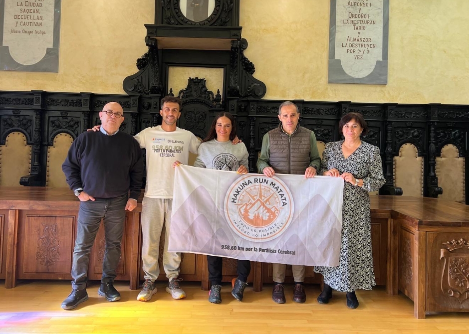 El proyecto Hakuna Run Matata por la parálisis cerebral hace parada en Astorga