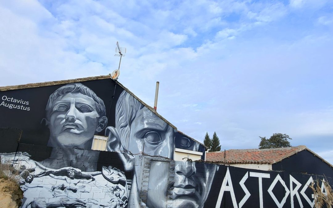 El artista Da2 dedica tres murales al Camino de Santiago en Astorga