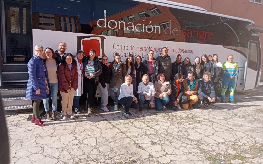 Extraordinaria respuesta en el acto de donación de sangre del Instituto Ornia de La Bañeza