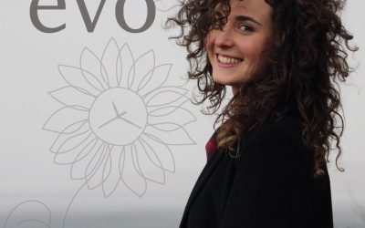 La poetisa astorgana Elena Martínez hace un repaso a su obra desde la adolescencia con ‘Evo’
