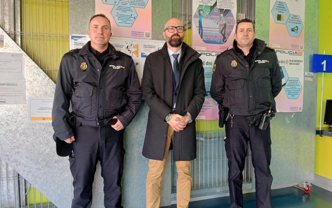 El subdelegado del gobierno visita a las Fuerzas de Seguridad del Estado de la provincia para felicitarles las fiestas