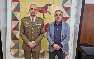 Astorga acoge a Juan Carlos Trujillo para iniciar colaboraciones entre las Fuerzas Armadas y la localidad