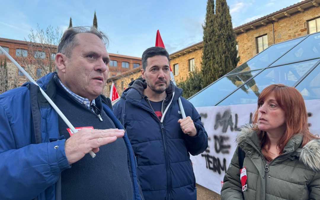 Los sindicatos concentran a los trabajadores de Divain en Astorga contra “las prácticas demoledoras” de la empresa