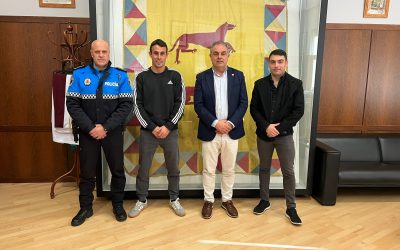 Dos nuevos agentes de policía local en prácticas toman posesión en Astorga